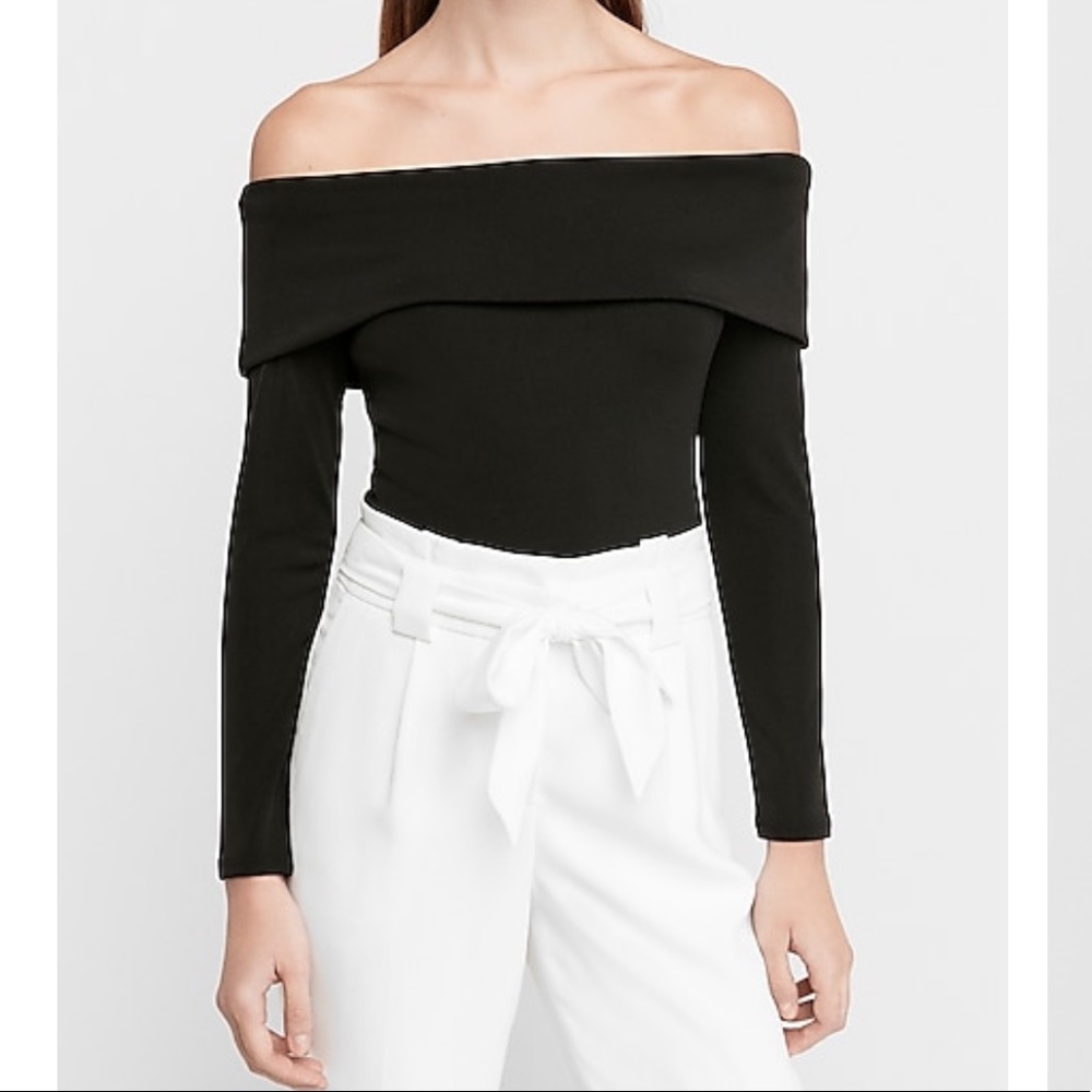 NWT Off the shoulder long sleeve